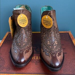 Corral Orix Overlay & studs pointed toe bootie